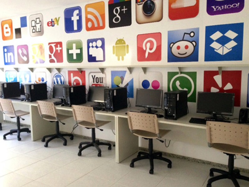 Internet decorations game